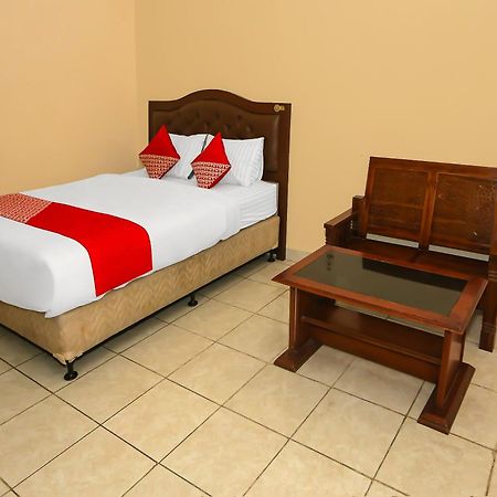 Super Oyo 3978 Hotel Danau Indah Bekasi Exterior foto