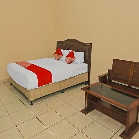 Super Oyo 3978 Hotel Danau Indah Bekasi Exterior foto