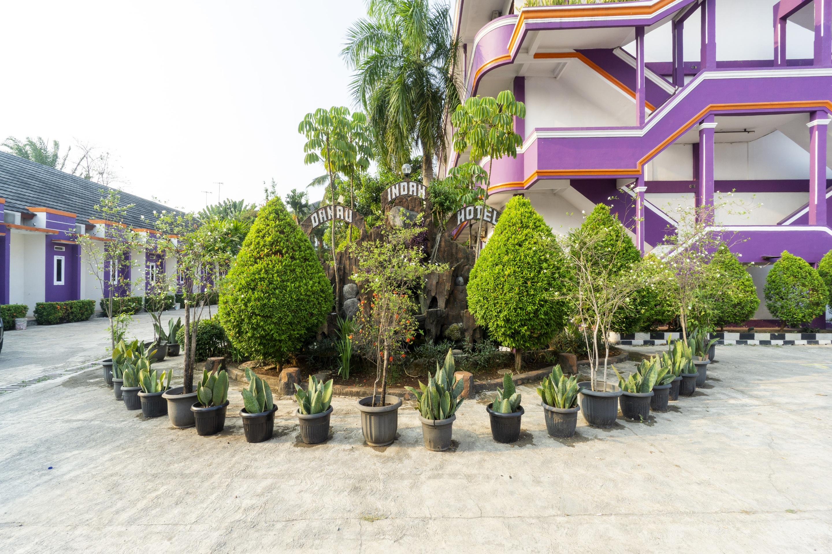 Super Oyo 3978 Hotel Danau Indah Bekasi Exterior foto