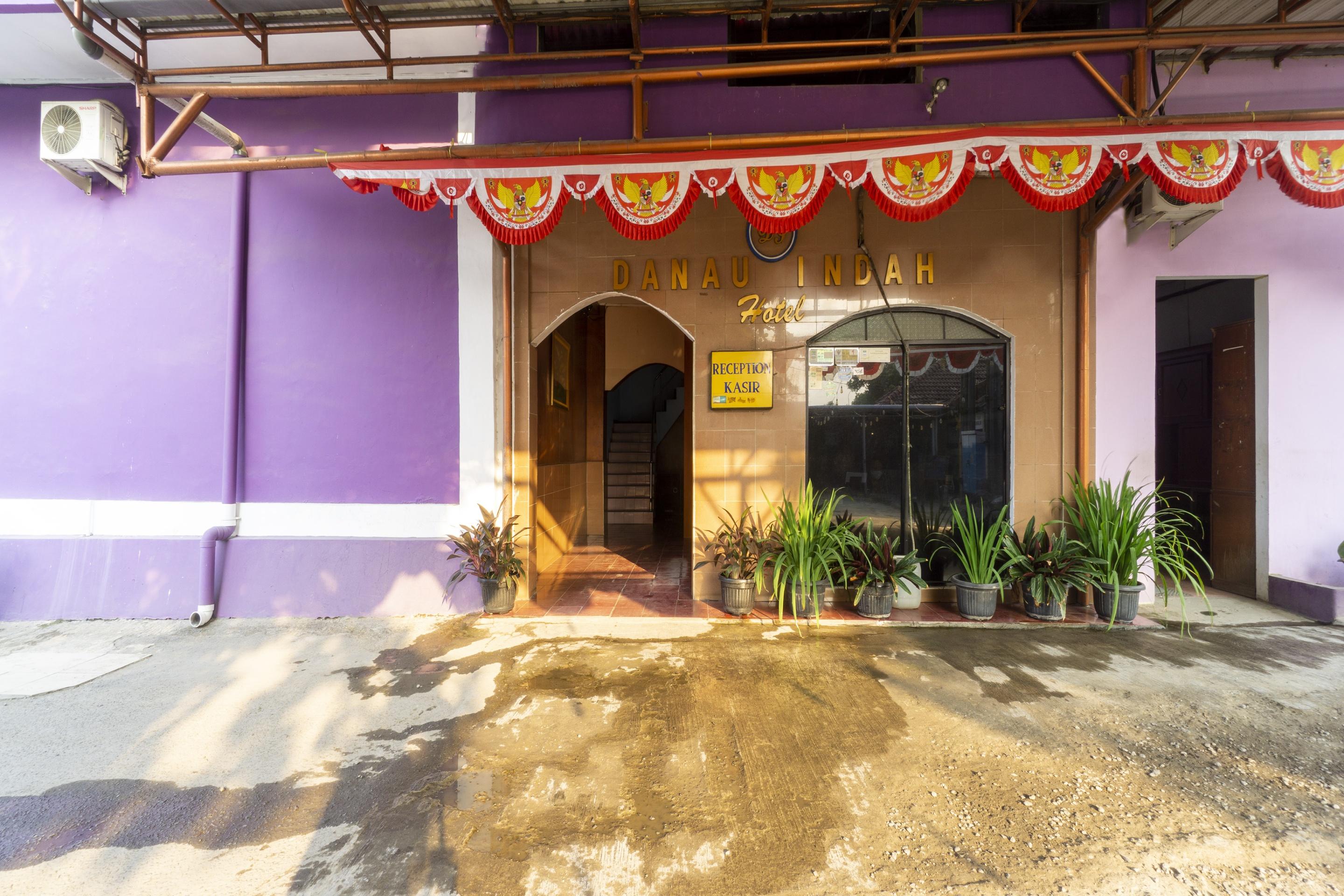 Super Oyo 3978 Hotel Danau Indah Bekasi Exterior foto