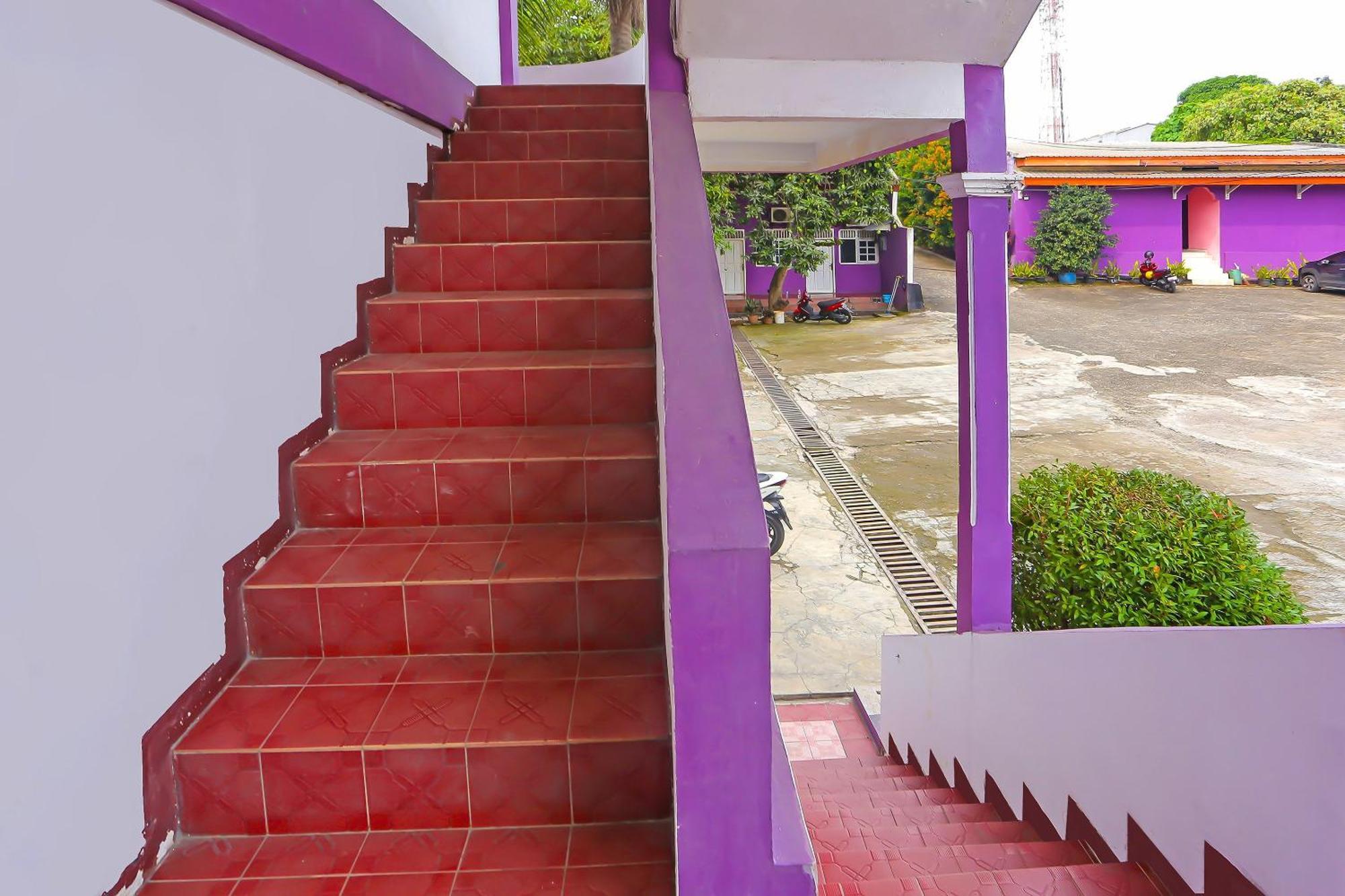 Super Oyo 3978 Hotel Danau Indah Bekasi Exterior foto