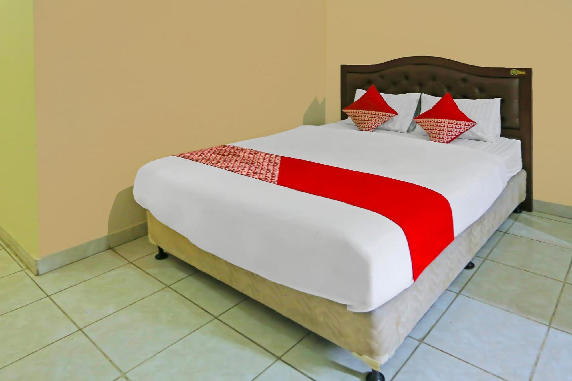 Super Oyo 3978 Hotel Danau Indah Bekasi Exterior foto