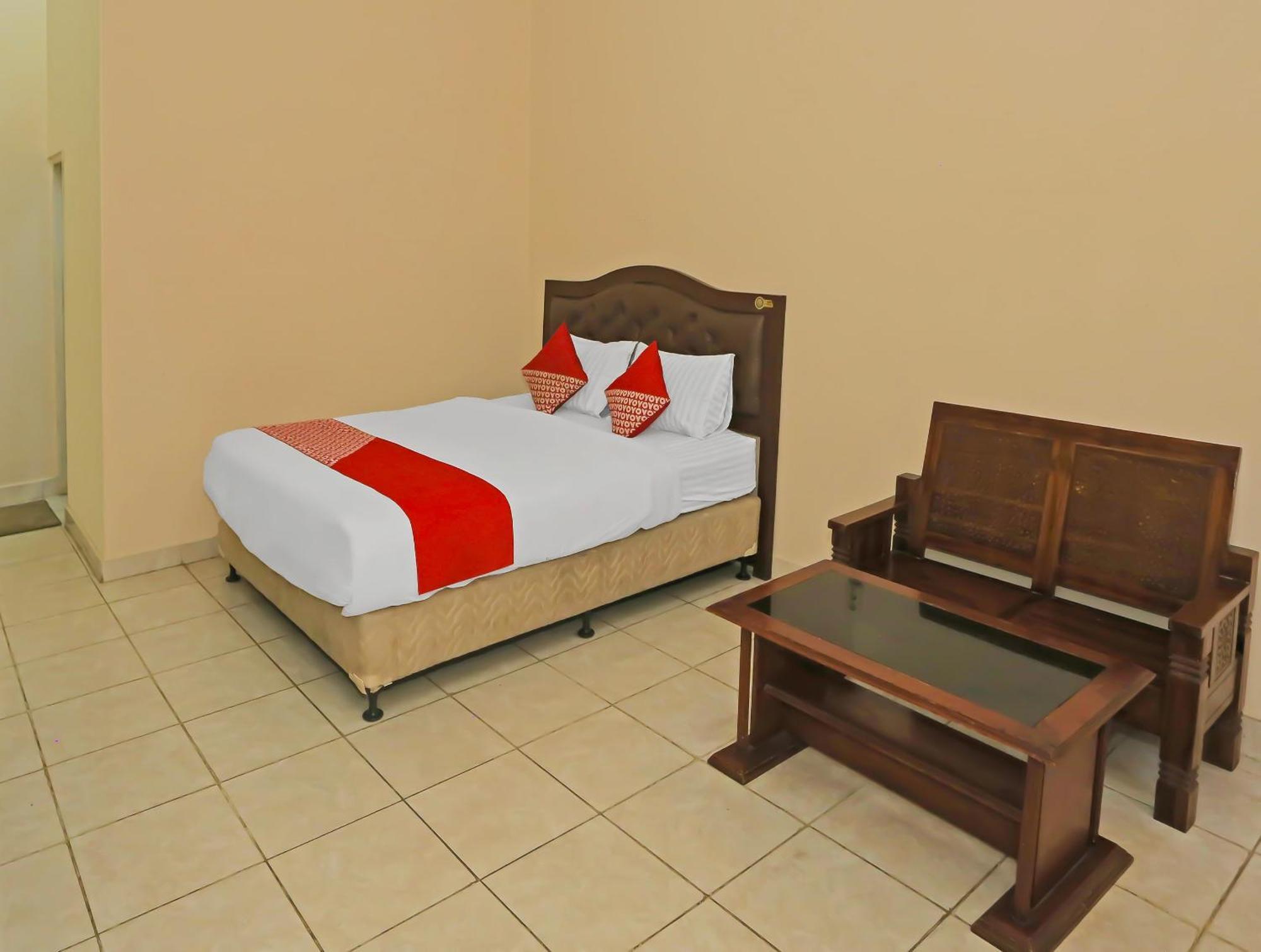 Super Oyo 3978 Hotel Danau Indah Bekasi Exterior foto