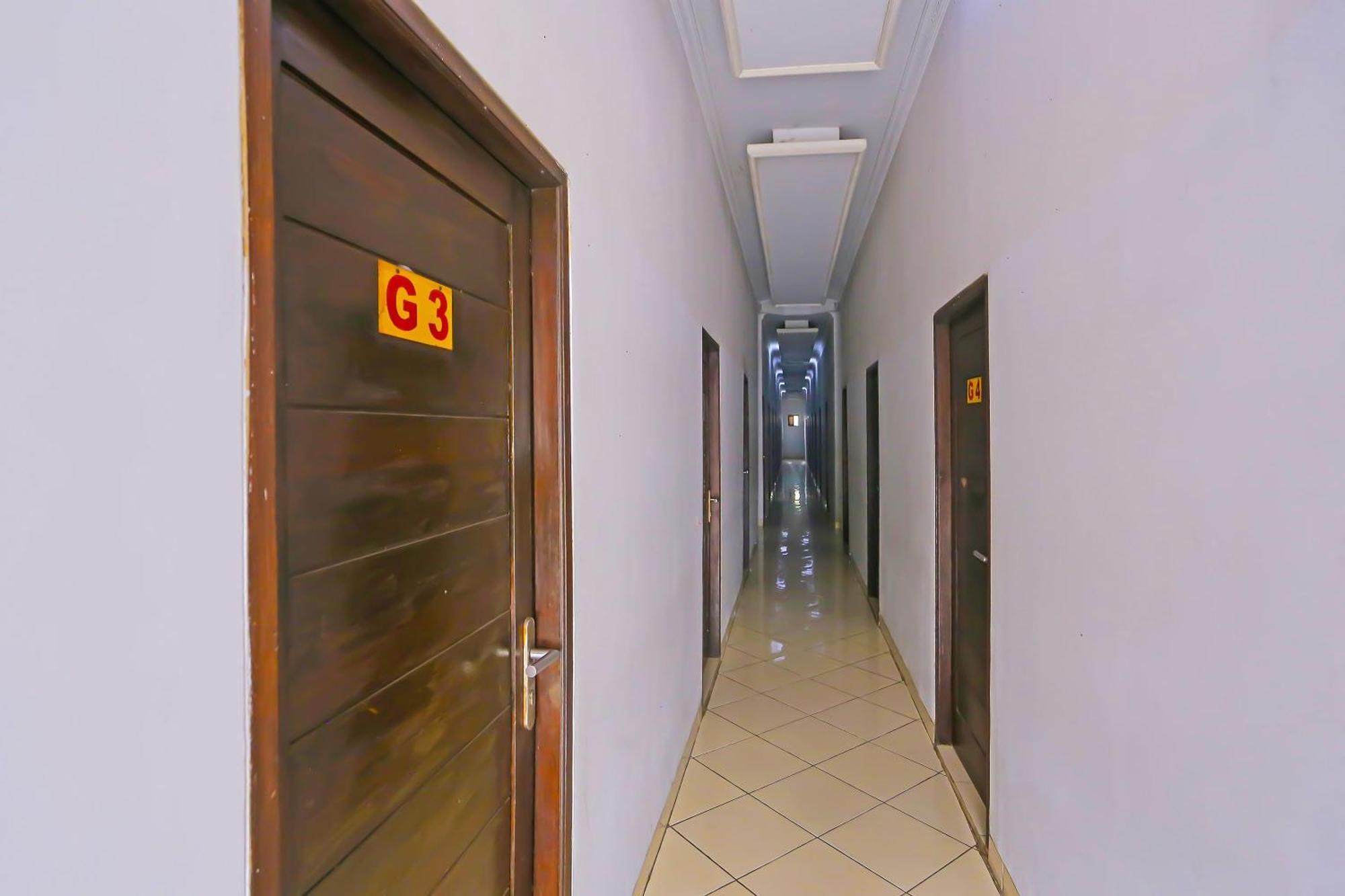 Super Oyo 3978 Hotel Danau Indah Bekasi Exterior foto