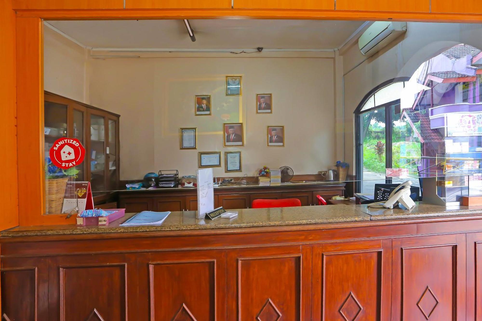Super Oyo 3978 Hotel Danau Indah Bekasi Exterior foto